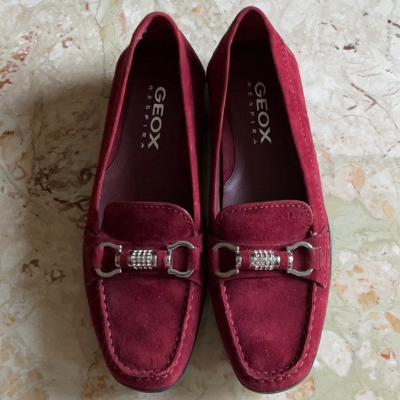NWOT Geox suede loafers, red, size 38.5, new no box, silver buckle - Picture 1 of 4